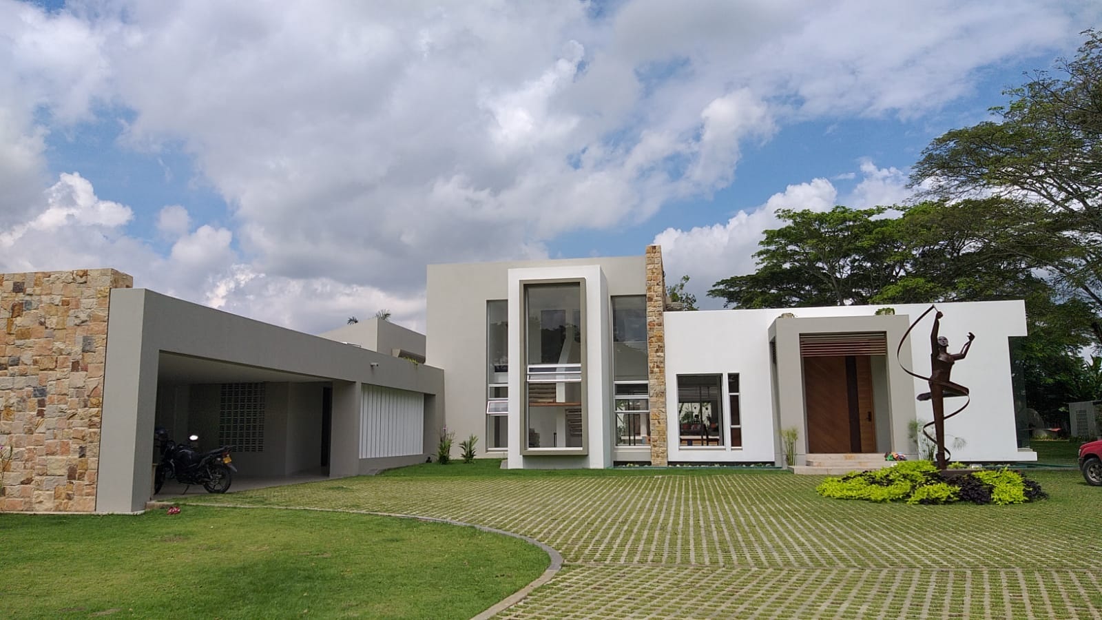 Casa inteligente premium con jardín - Domótica Süchiimma